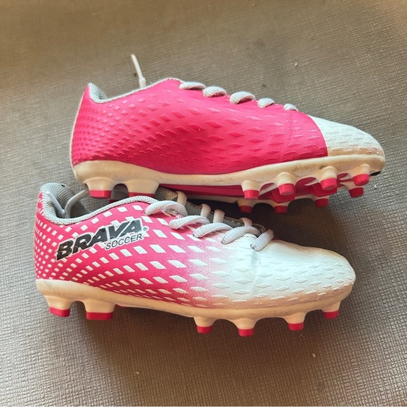 Brava Thunder II Academy Pink/White Outdoor Soccer Cleats Girls size 12 - Picture 1 of 7